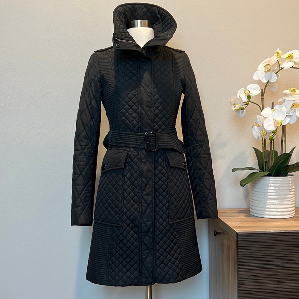 🔹BURBERRY Diamond Quilted Trench Coat